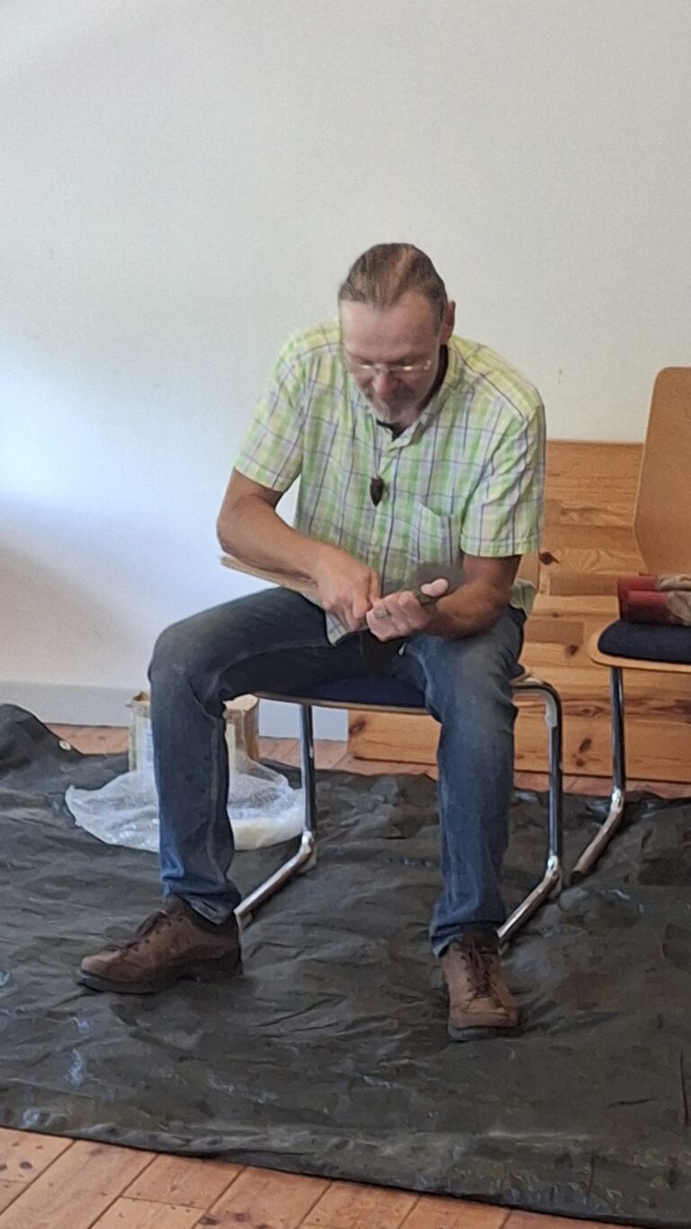 Herstellung einer Feuersteinklinge durch Felix Lachmann